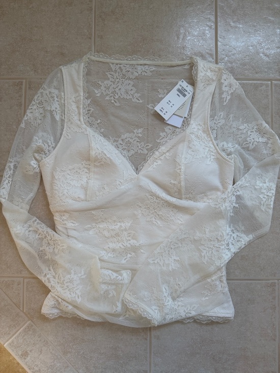 Abercrombie & Fitch Tops - A&F Zoe Bra Free Long-sleeve lace top
